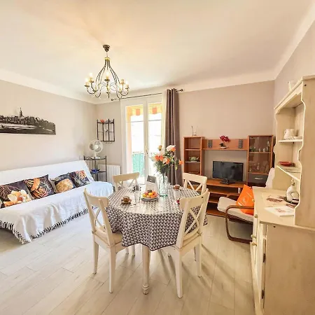 T2 Sur Le Port De Avec Garage Apartment